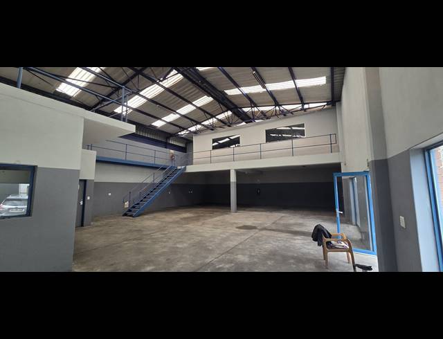 360M² WAREHOUSE TO LET IN RIVERSIDE PARK